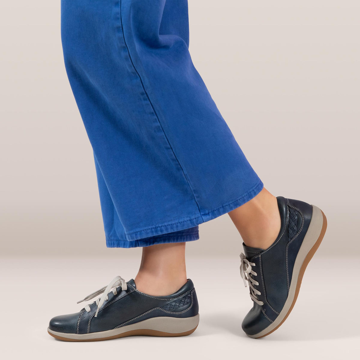 Dana Lace-Up Oxford - Black