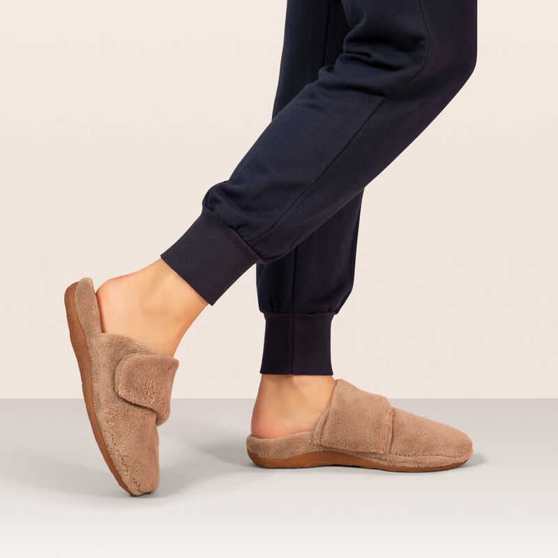 Mandy Closed Toe Slipper - Coffee