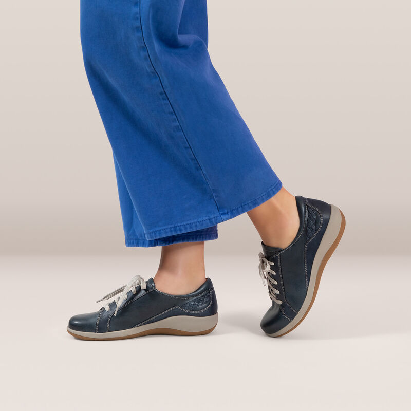Dana Lace-Up Oxford - Navy